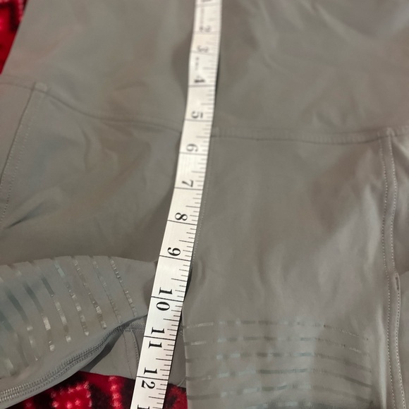 Lululemon Athletica Rogue Renegade High Waisted Leggings. Size 6 - Picture 12 of 16